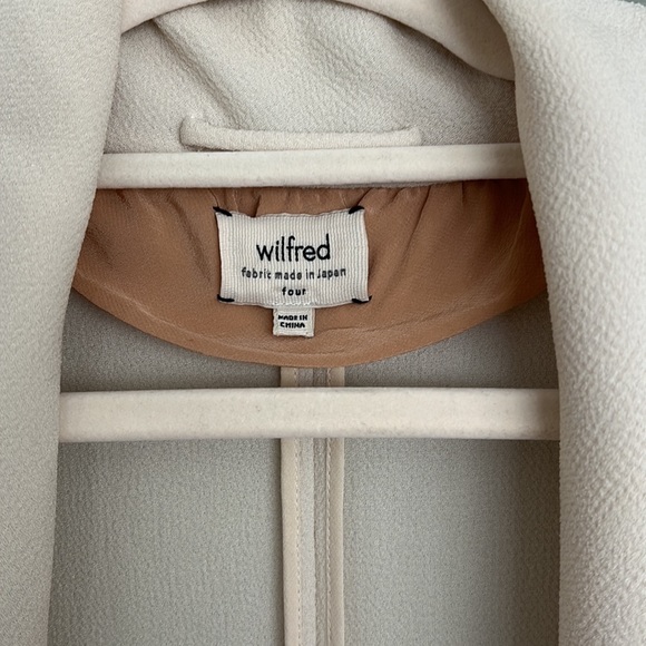 Wilfred Aritzia Ivory Chevalier Silk Crepe Blazer (Size Four) - Picture 4 of 6